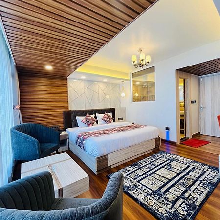 Luxury Stay At Hotel Broadway Boutique Mall Road Chowrasta Near Mahakal Temple دارجيلنغ المظهر الخارجي الصورة