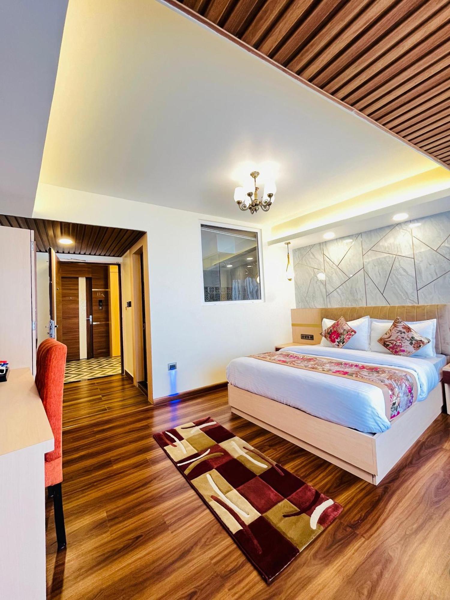 Luxury Stay At Hotel Broadway Boutique Mall Road Chowrasta Near Mahakal Temple دارجيلنغ المظهر الخارجي الصورة