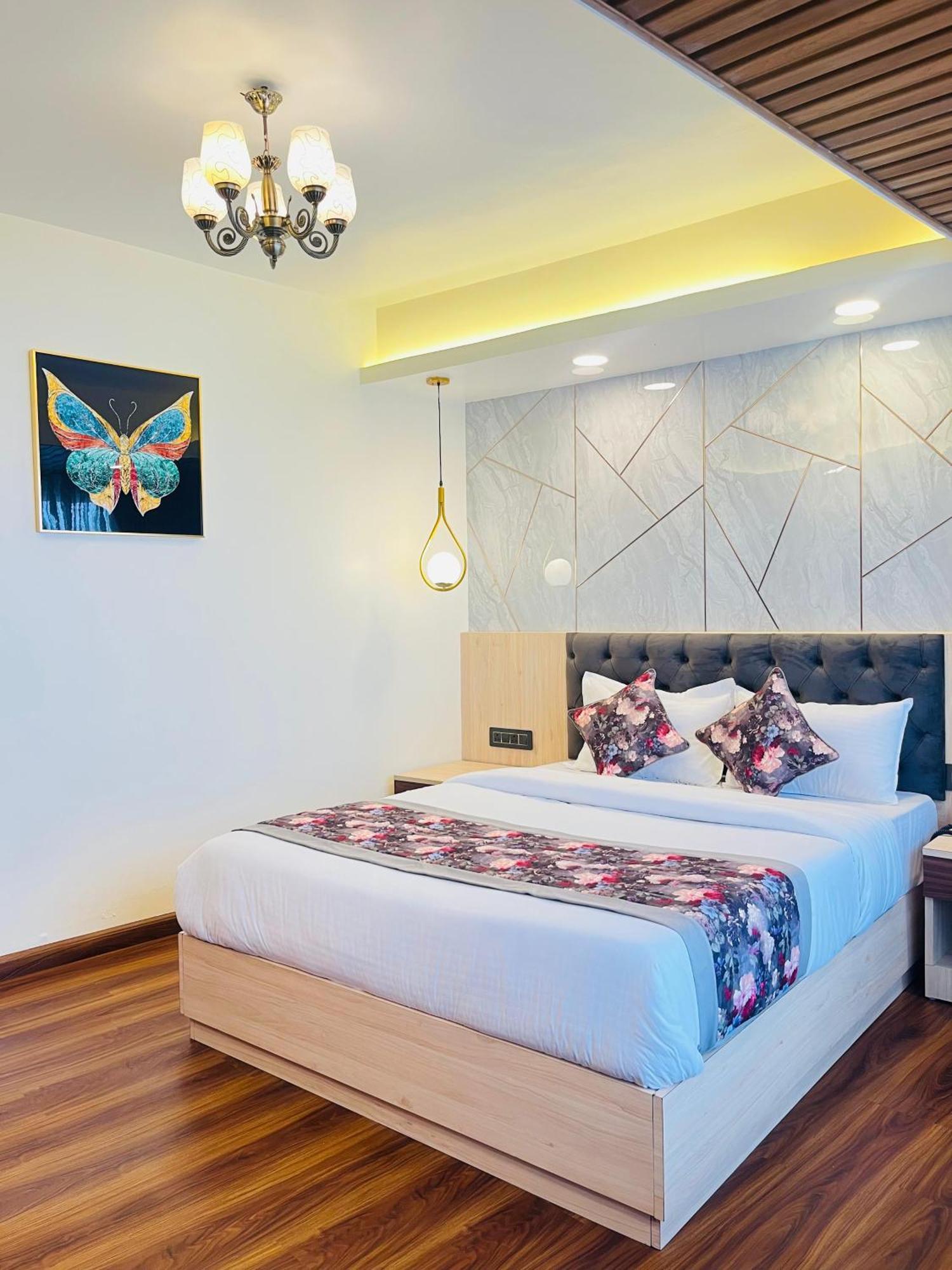 Luxury Stay At Hotel Broadway Boutique Mall Road Chowrasta Near Mahakal Temple دارجيلنغ المظهر الخارجي الصورة