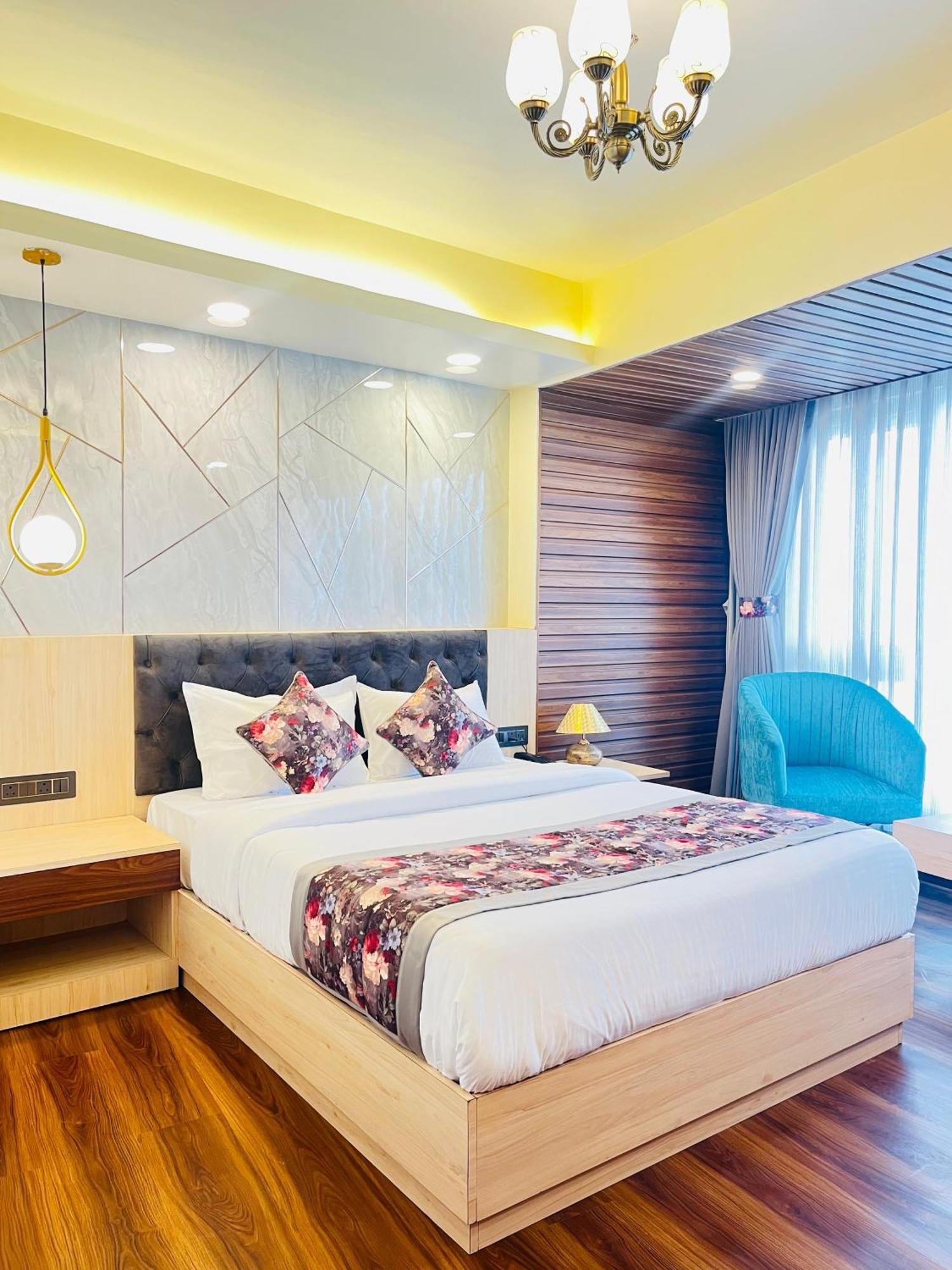 Luxury Stay At Hotel Broadway Boutique Mall Road Chowrasta Near Mahakal Temple دارجيلنغ المظهر الخارجي الصورة