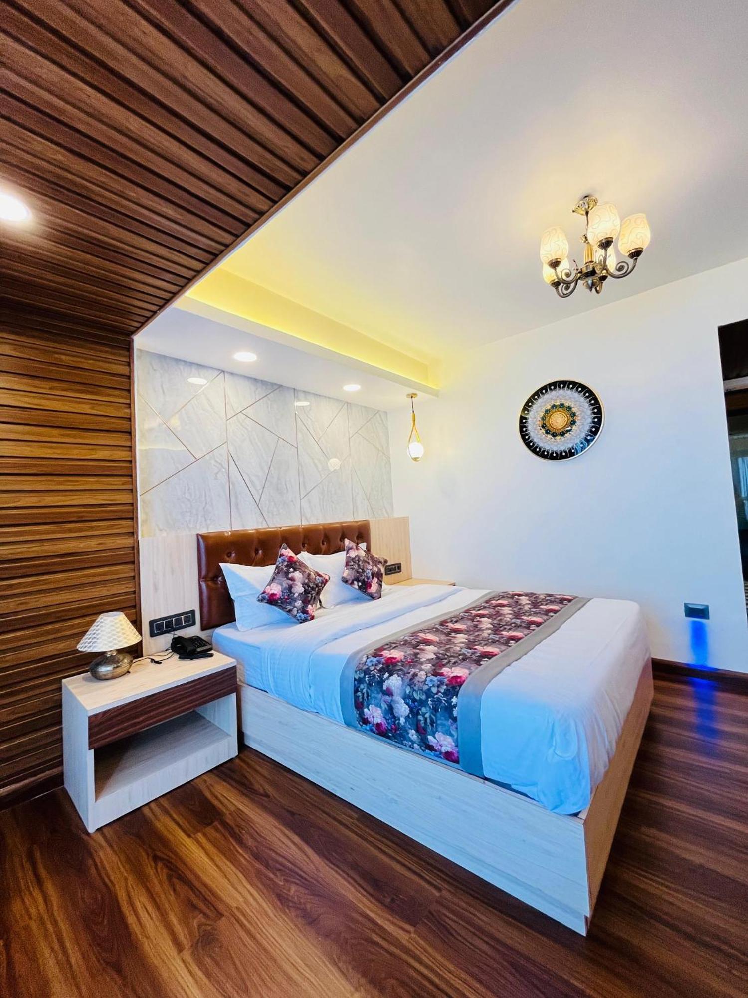 Luxury Stay At Hotel Broadway Boutique Mall Road Chowrasta Near Mahakal Temple دارجيلنغ المظهر الخارجي الصورة