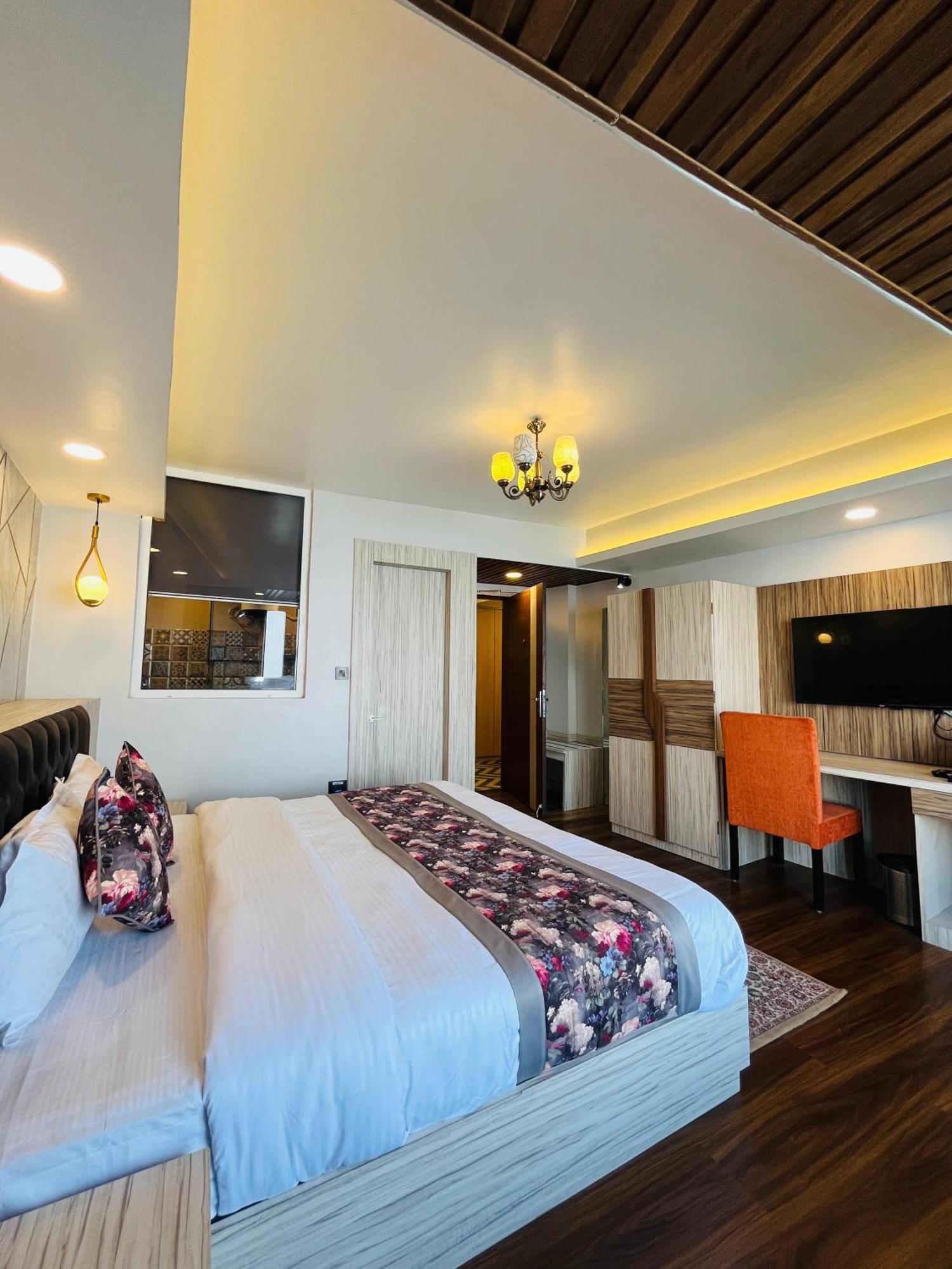 Luxury Stay At Hotel Broadway Boutique Mall Road Chowrasta Near Mahakal Temple دارجيلنغ المظهر الخارجي الصورة
