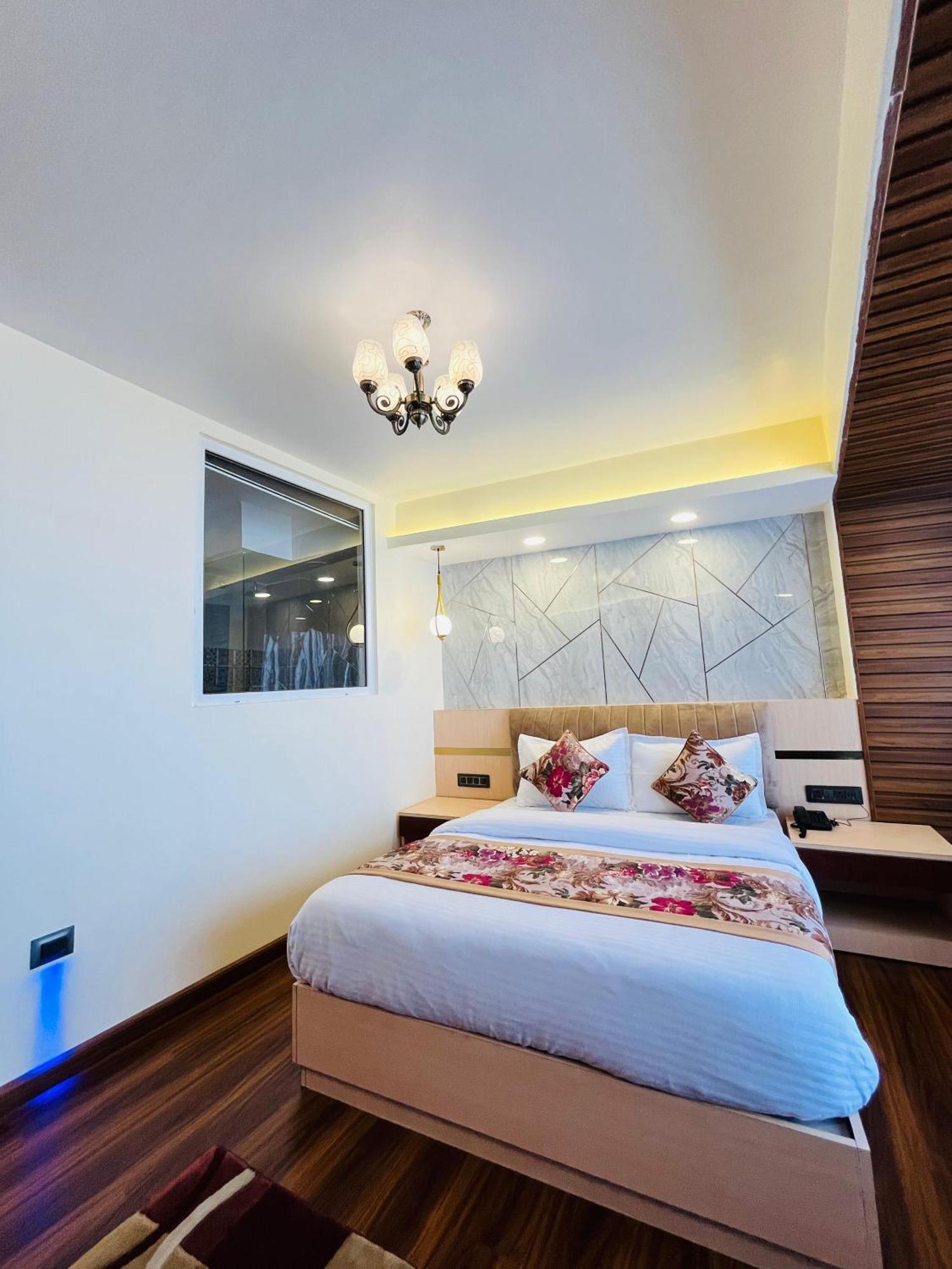 Luxury Stay At Hotel Broadway Boutique Mall Road Chowrasta Near Mahakal Temple دارجيلنغ المظهر الخارجي الصورة