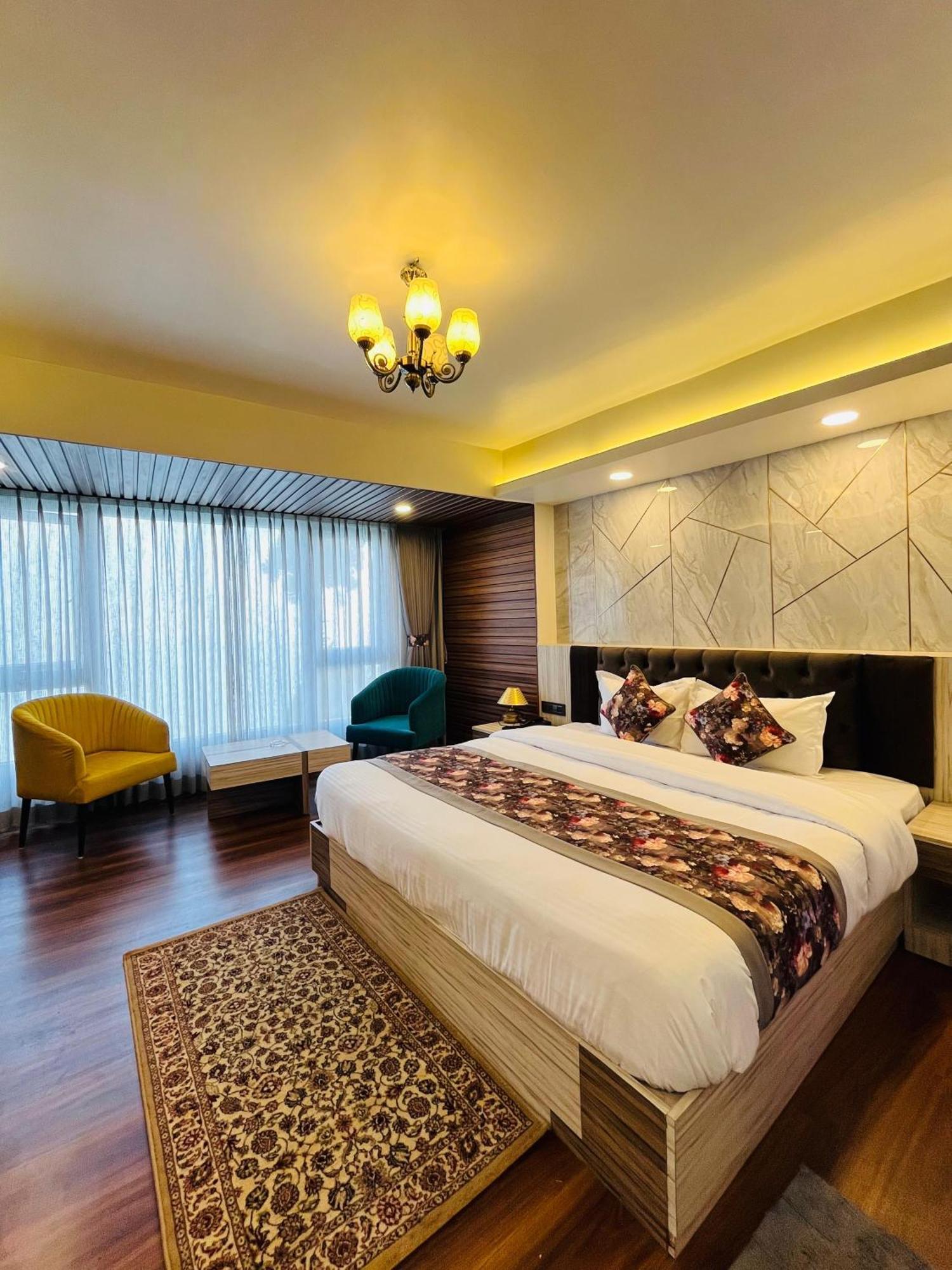 Luxury Stay At Hotel Broadway Boutique Mall Road Chowrasta Near Mahakal Temple دارجيلنغ المظهر الخارجي الصورة