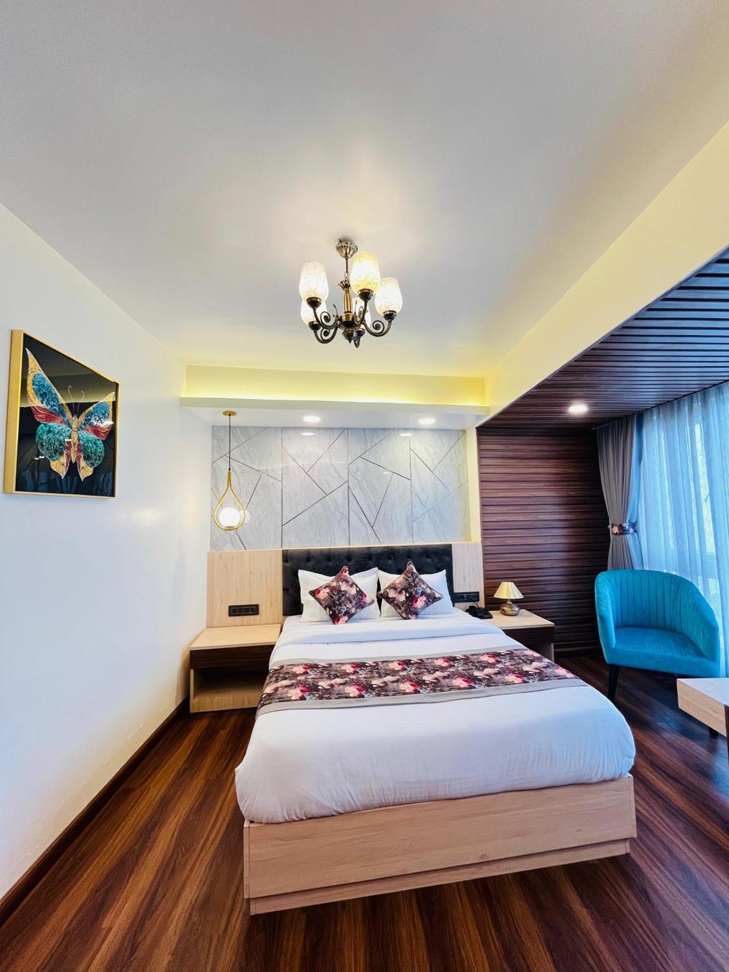 Luxury Stay At Hotel Broadway Boutique Mall Road Chowrasta Near Mahakal Temple دارجيلنغ المظهر الخارجي الصورة