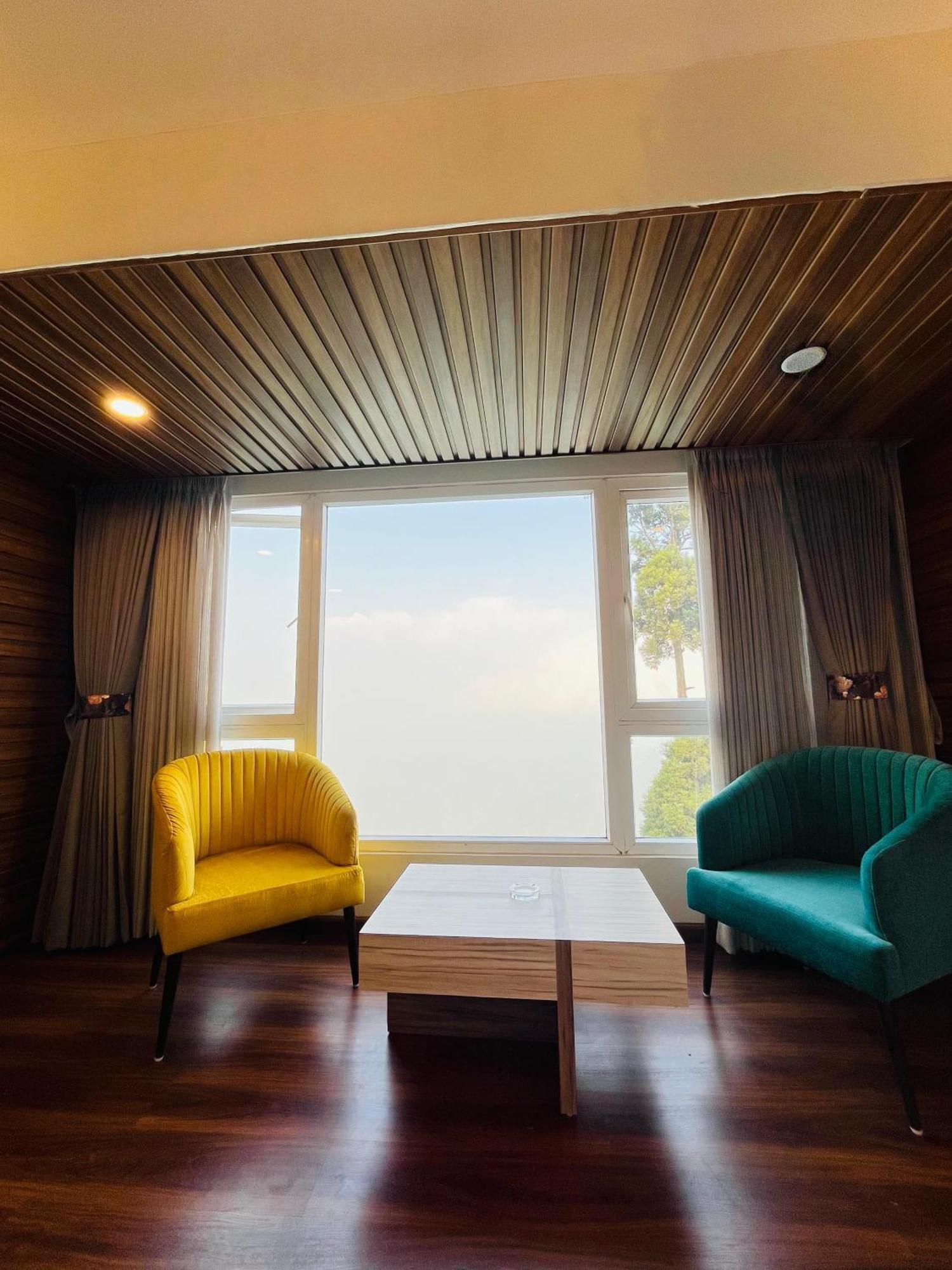 Luxury Stay At Hotel Broadway Boutique Mall Road Chowrasta Near Mahakal Temple دارجيلنغ المظهر الخارجي الصورة