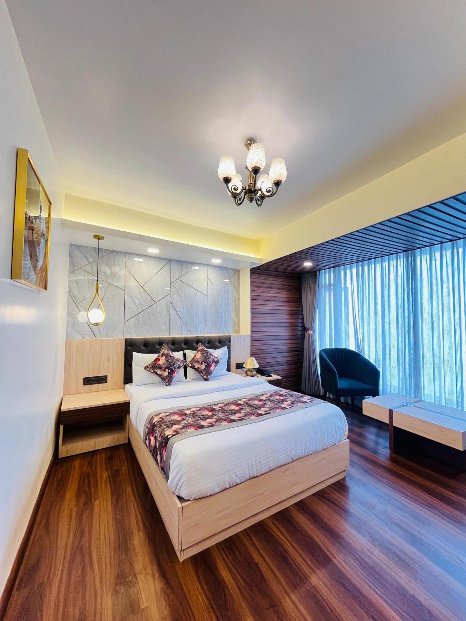 Luxury Stay At Hotel Broadway Boutique Mall Road Chowrasta Near Mahakal Temple دارجيلنغ المظهر الخارجي الصورة