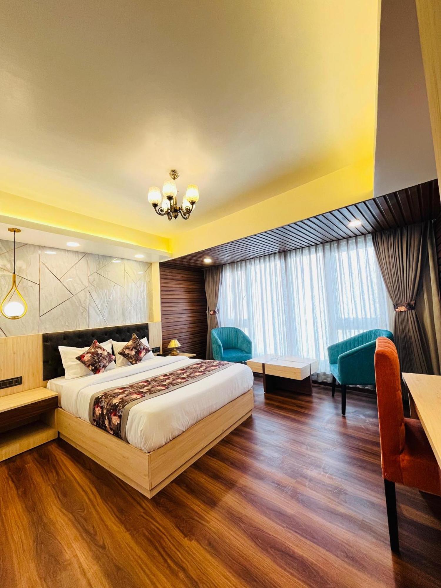 Luxury Stay At Hotel Broadway Boutique Mall Road Chowrasta Near Mahakal Temple دارجيلنغ المظهر الخارجي الصورة