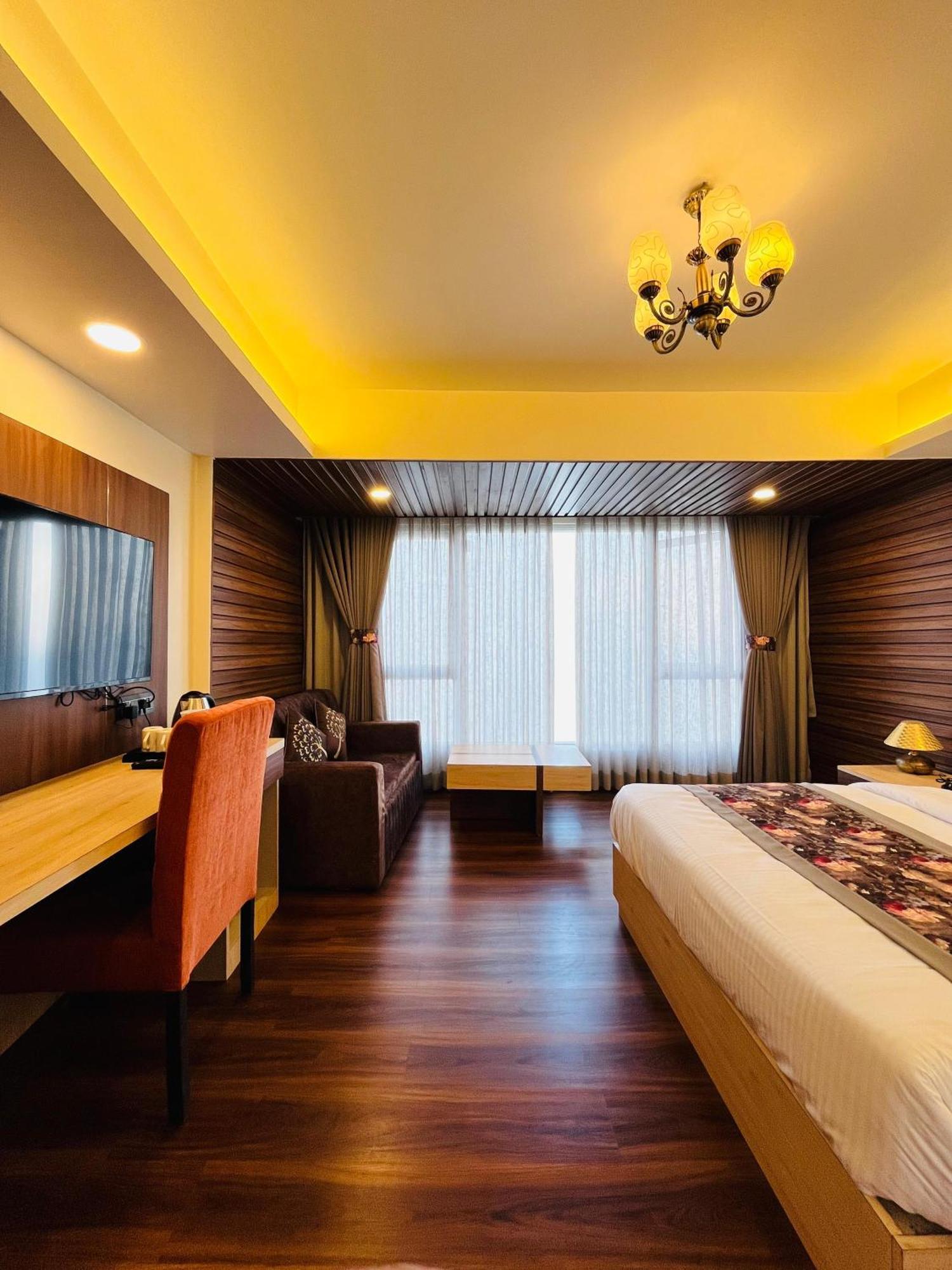 Luxury Stay At Hotel Broadway Boutique Mall Road Chowrasta Near Mahakal Temple دارجيلنغ المظهر الخارجي الصورة