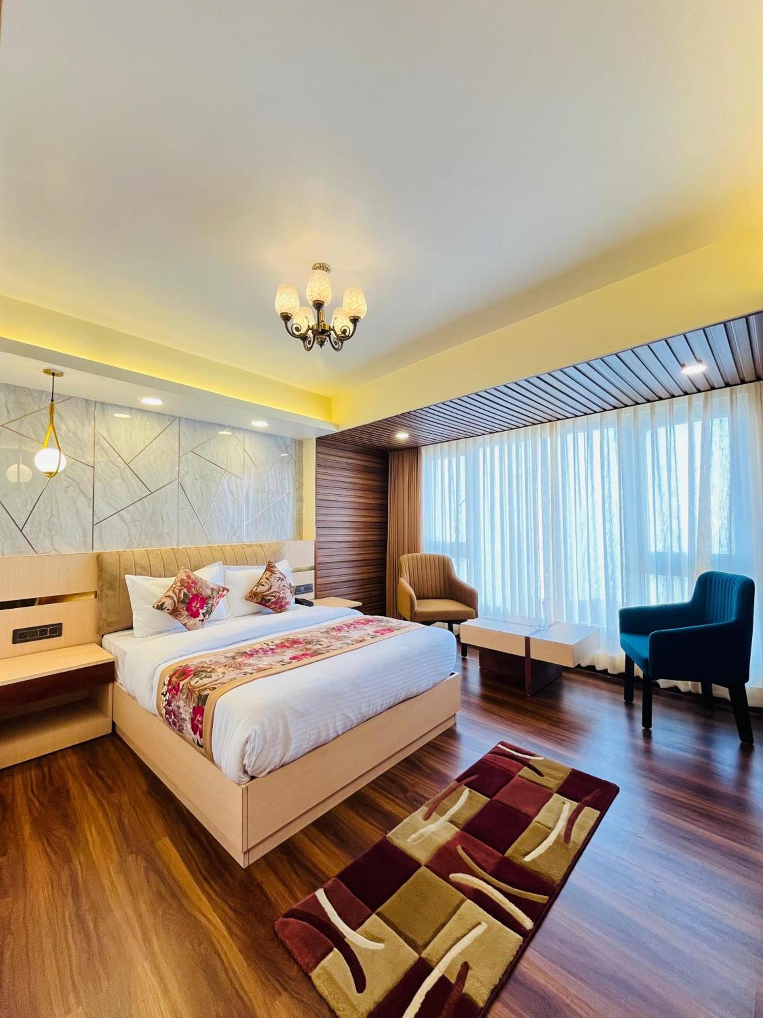 Luxury Stay At Hotel Broadway Boutique Mall Road Chowrasta Near Mahakal Temple دارجيلنغ المظهر الخارجي الصورة