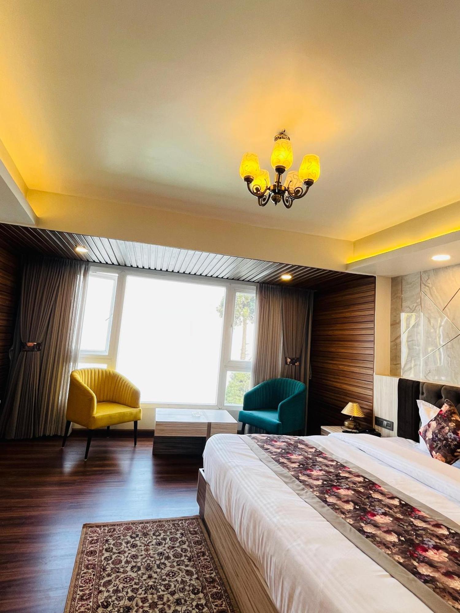 Luxury Stay At Hotel Broadway Boutique Mall Road Chowrasta Near Mahakal Temple دارجيلنغ المظهر الخارجي الصورة