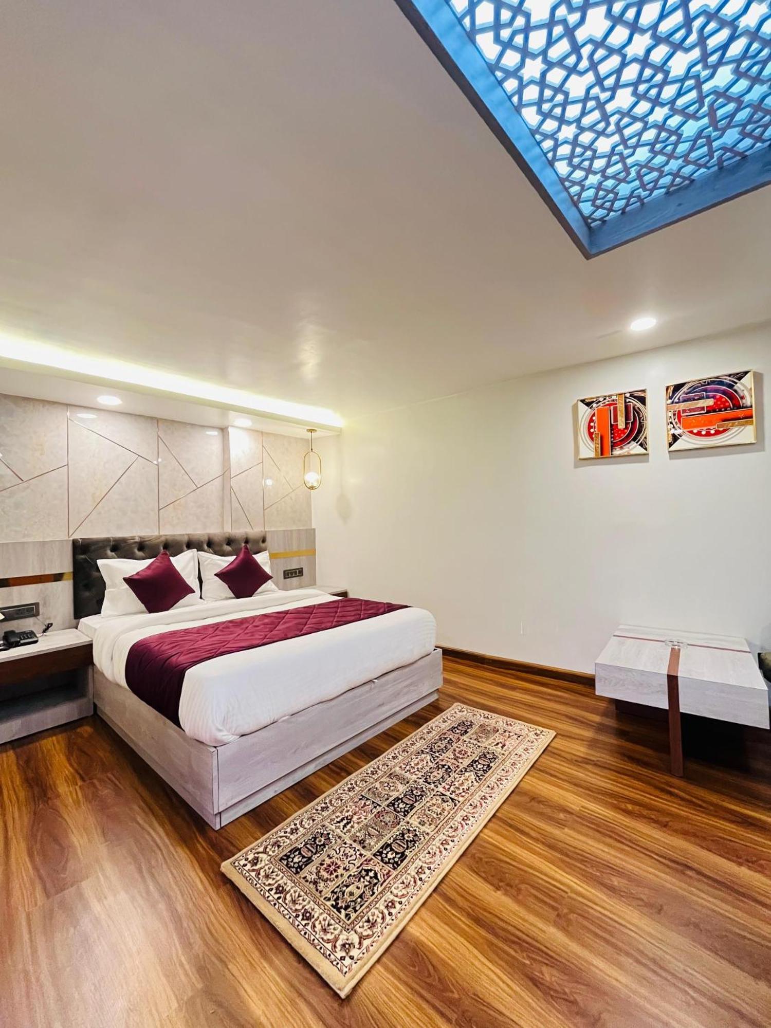 Luxury Stay At Hotel Broadway Boutique Mall Road Chowrasta Near Mahakal Temple دارجيلنغ المظهر الخارجي الصورة