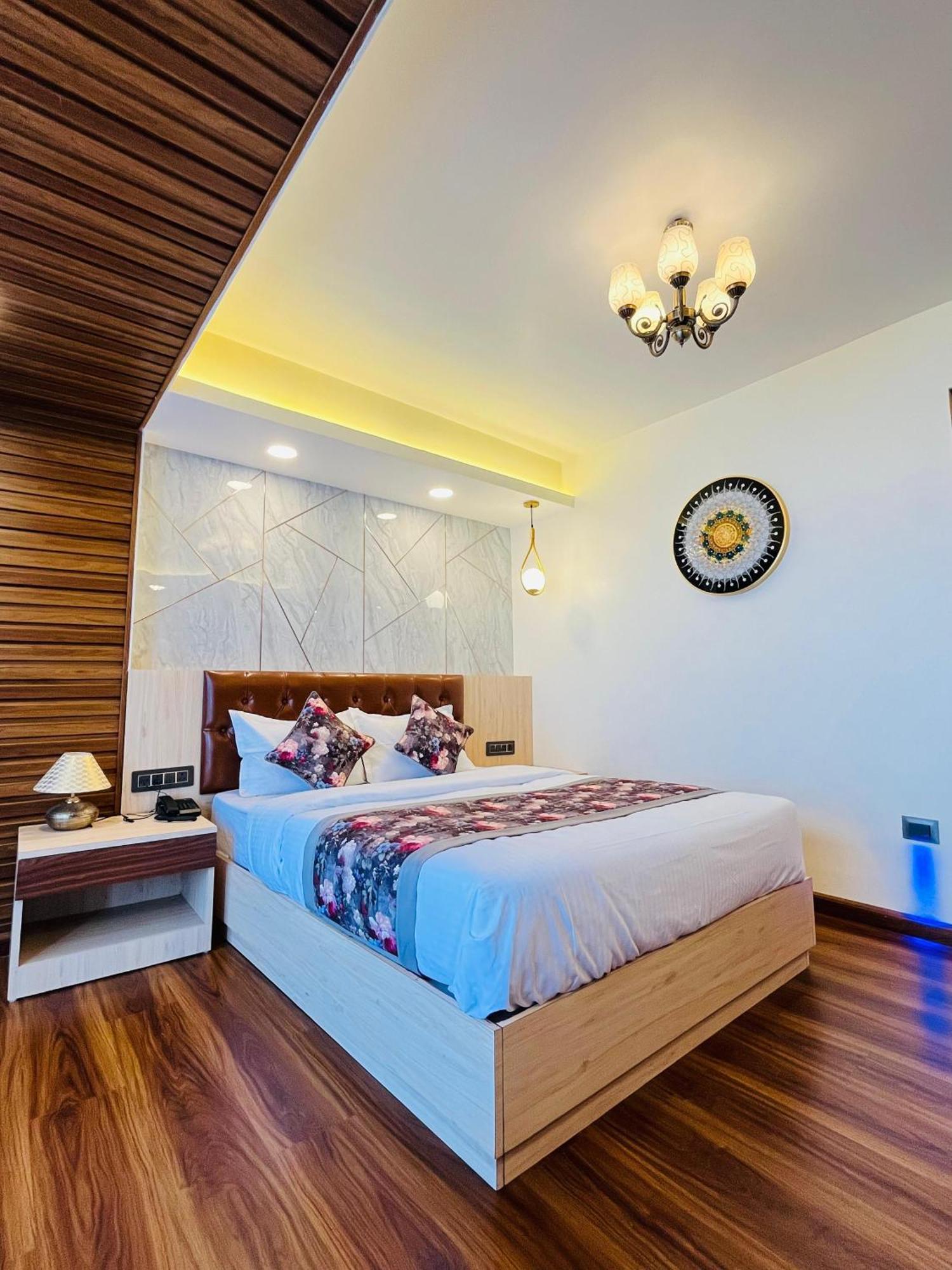 Luxury Stay At Hotel Broadway Boutique Mall Road Chowrasta Near Mahakal Temple دارجيلنغ المظهر الخارجي الصورة