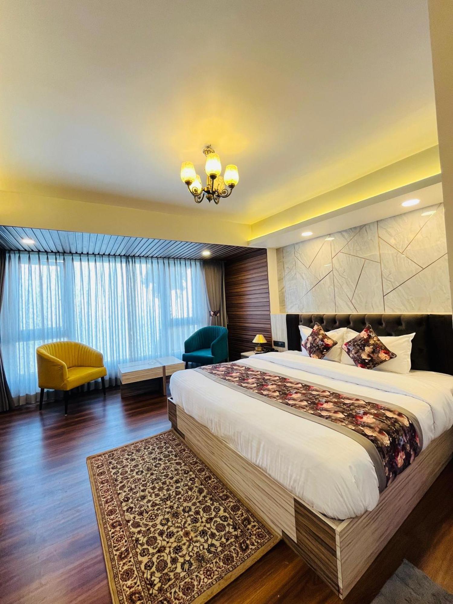 Luxury Stay At Hotel Broadway Boutique Mall Road Chowrasta Near Mahakal Temple دارجيلنغ المظهر الخارجي الصورة