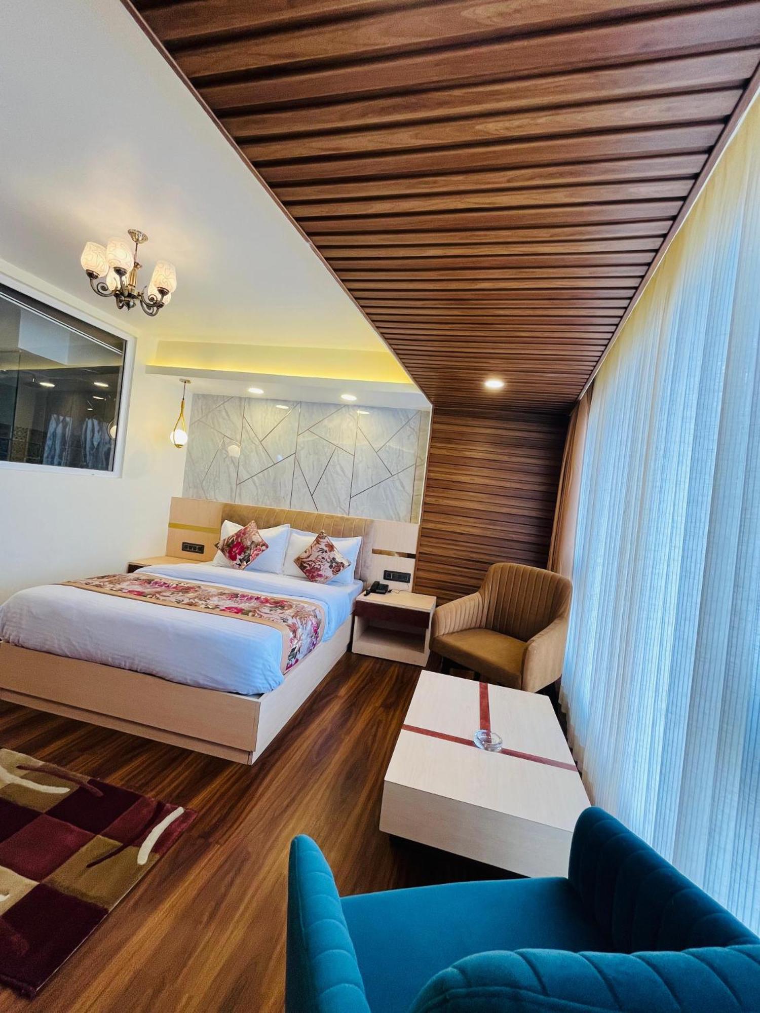 Luxury Stay At Hotel Broadway Boutique Mall Road Chowrasta Near Mahakal Temple دارجيلنغ المظهر الخارجي الصورة