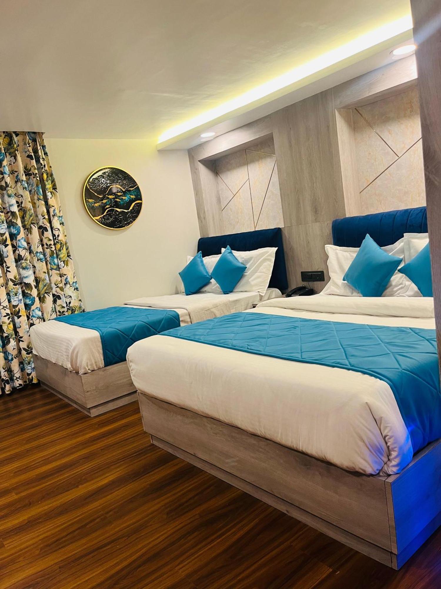 Luxury Stay At Hotel Broadway Boutique Mall Road Chowrasta Near Mahakal Temple دارجيلنغ المظهر الخارجي الصورة