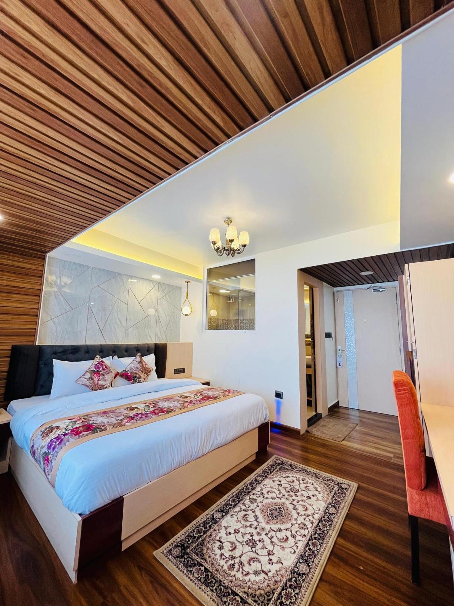Luxury Stay At Hotel Broadway Boutique Mall Road Chowrasta Near Mahakal Temple دارجيلنغ المظهر الخارجي الصورة