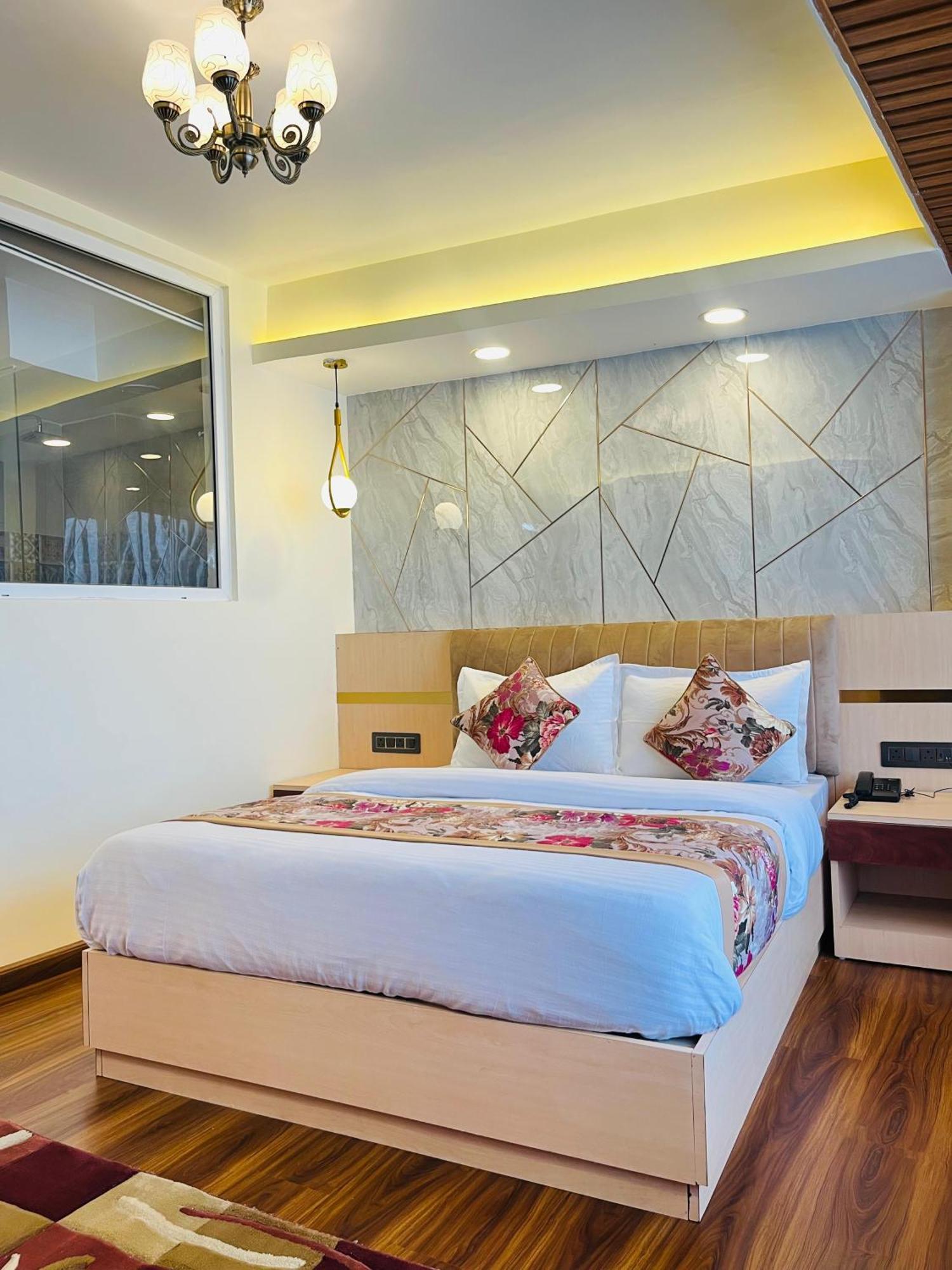 Luxury Stay At Hotel Broadway Boutique Mall Road Chowrasta Near Mahakal Temple دارجيلنغ المظهر الخارجي الصورة