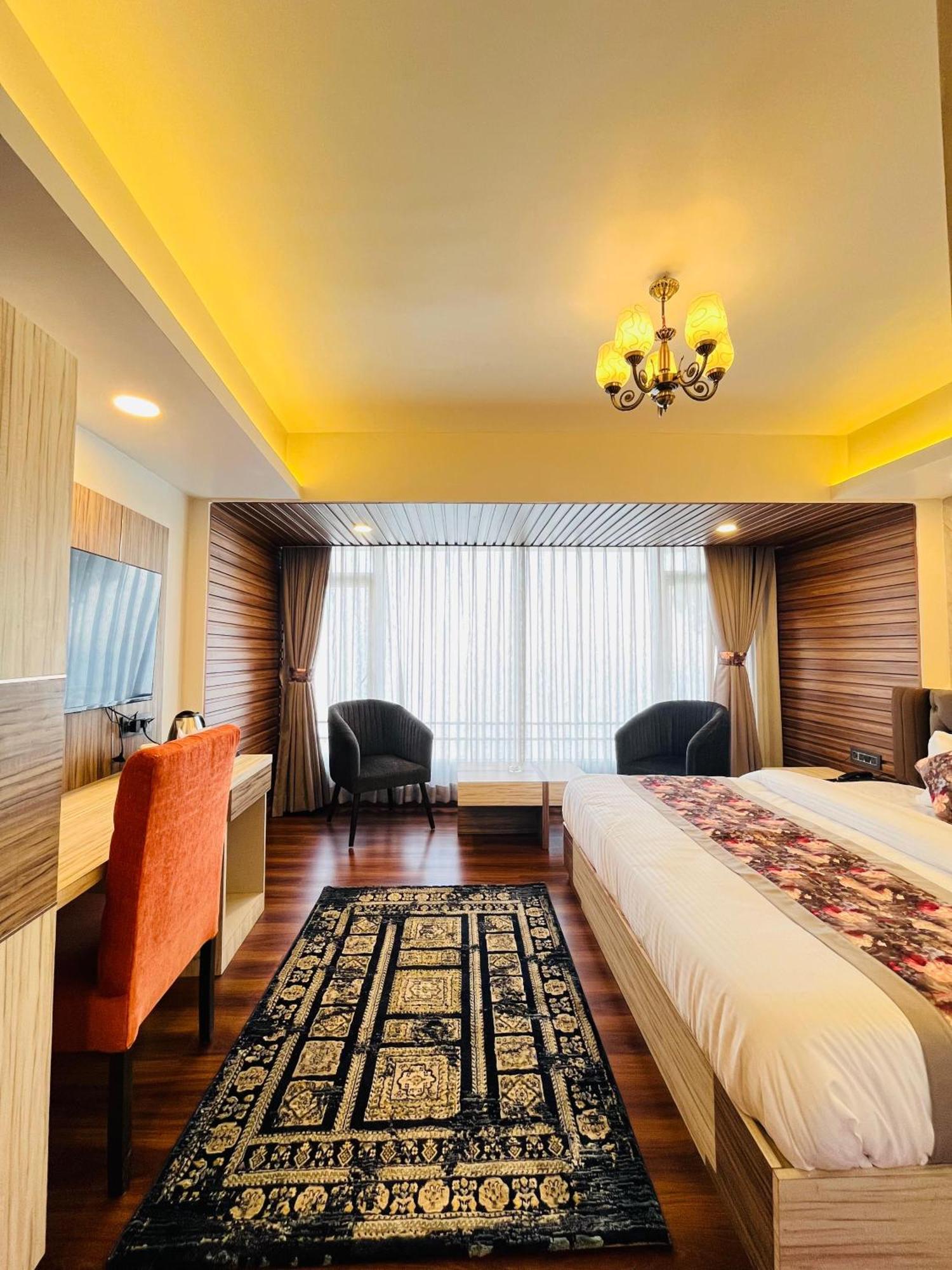 Luxury Stay At Hotel Broadway Boutique Mall Road Chowrasta Near Mahakal Temple دارجيلنغ المظهر الخارجي الصورة