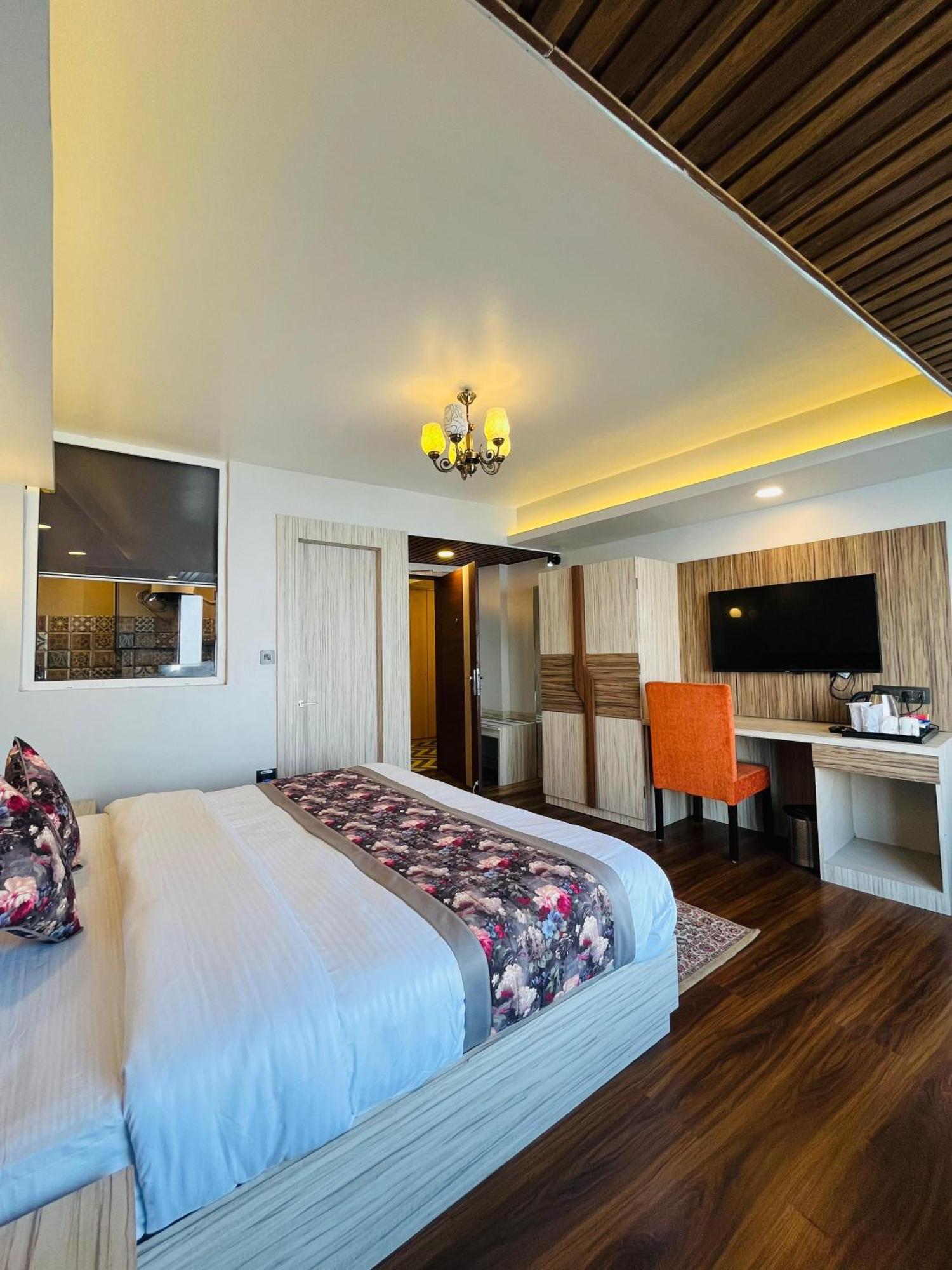 Luxury Stay At Hotel Broadway Boutique Mall Road Chowrasta Near Mahakal Temple دارجيلنغ المظهر الخارجي الصورة