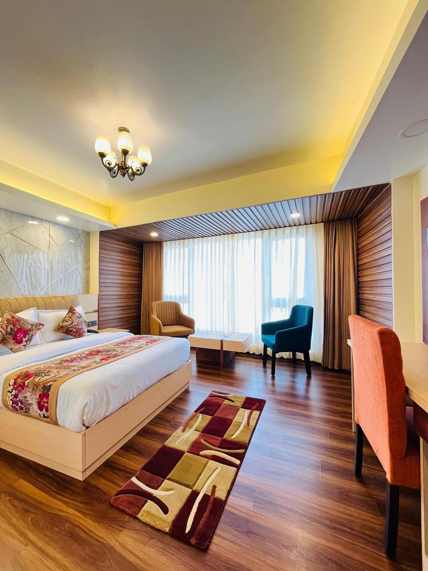 Luxury Stay At Hotel Broadway Boutique Mall Road Chowrasta Near Mahakal Temple دارجيلنغ المظهر الخارجي الصورة