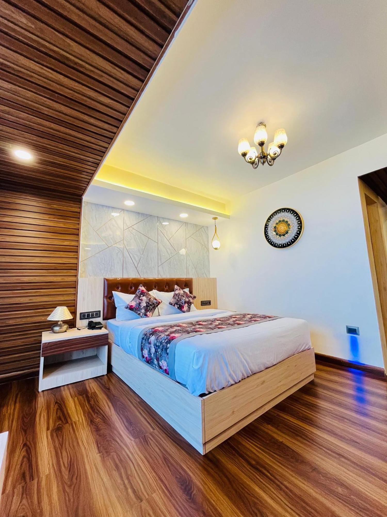 Luxury Stay At Hotel Broadway Boutique Mall Road Chowrasta Near Mahakal Temple دارجيلنغ المظهر الخارجي الصورة