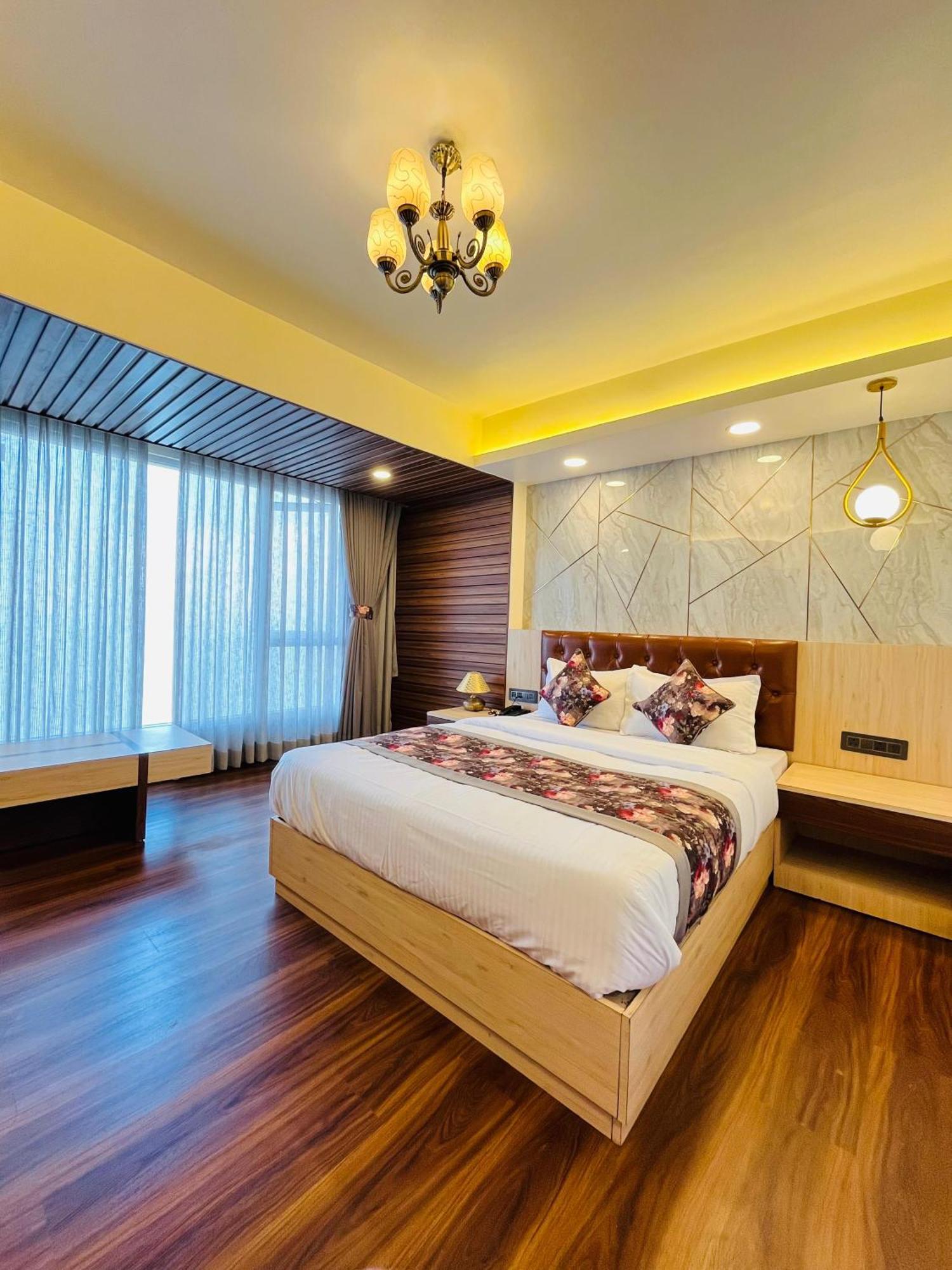 Luxury Stay At Hotel Broadway Boutique Mall Road Chowrasta Near Mahakal Temple دارجيلنغ المظهر الخارجي الصورة