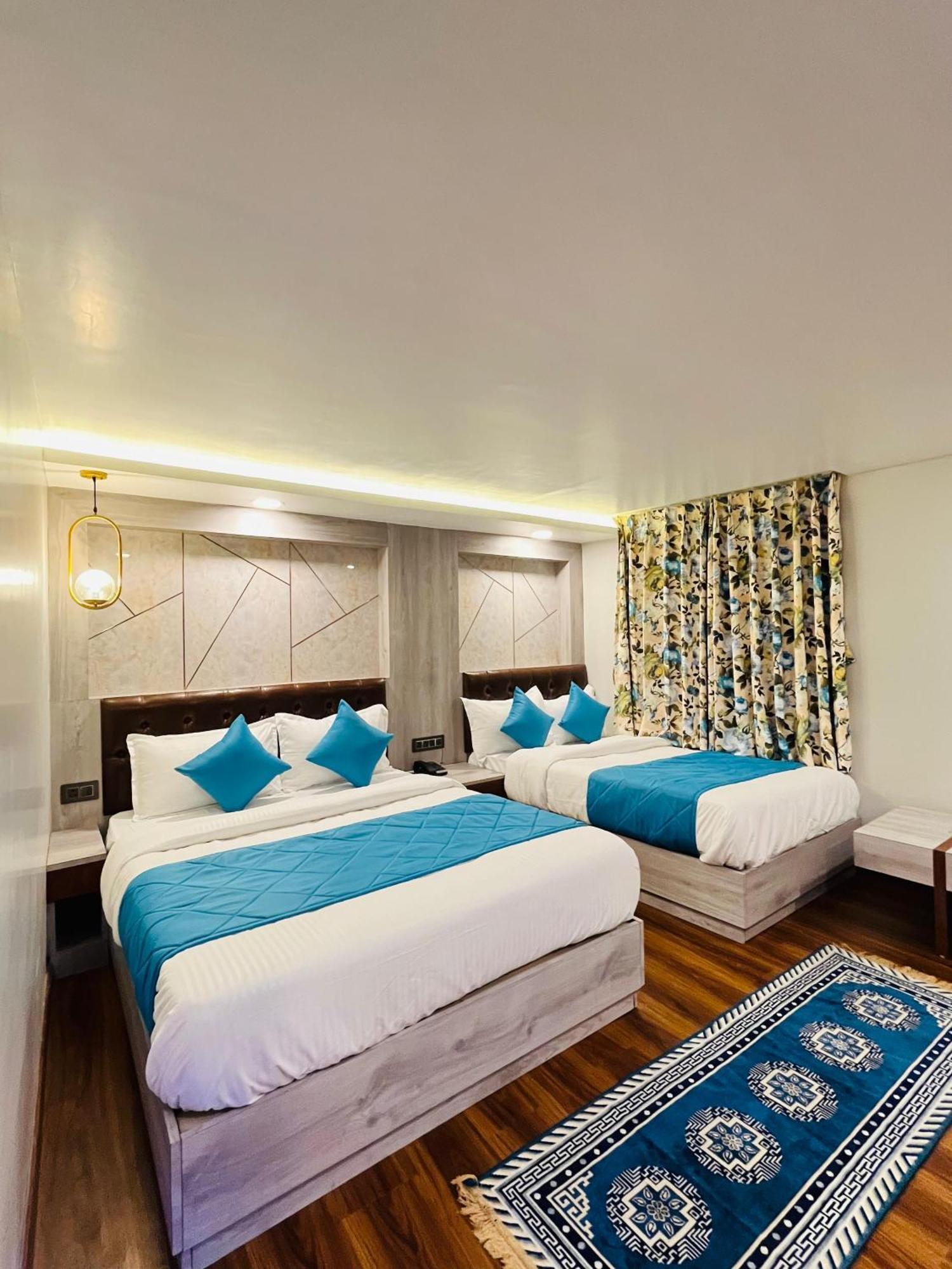 Luxury Stay At Hotel Broadway Boutique Mall Road Chowrasta Near Mahakal Temple دارجيلنغ المظهر الخارجي الصورة