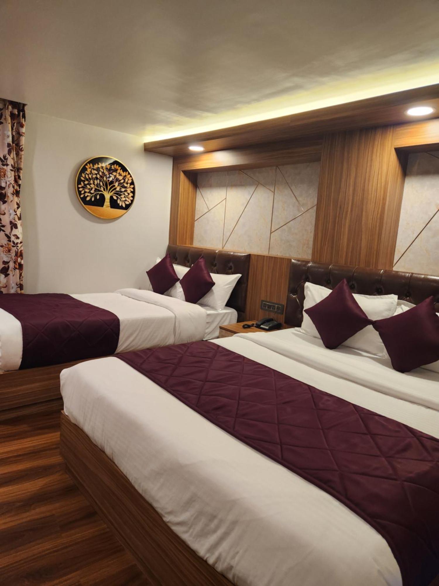 Luxury Stay At Hotel Broadway Boutique Mall Road Chowrasta Near Mahakal Temple دارجيلنغ المظهر الخارجي الصورة