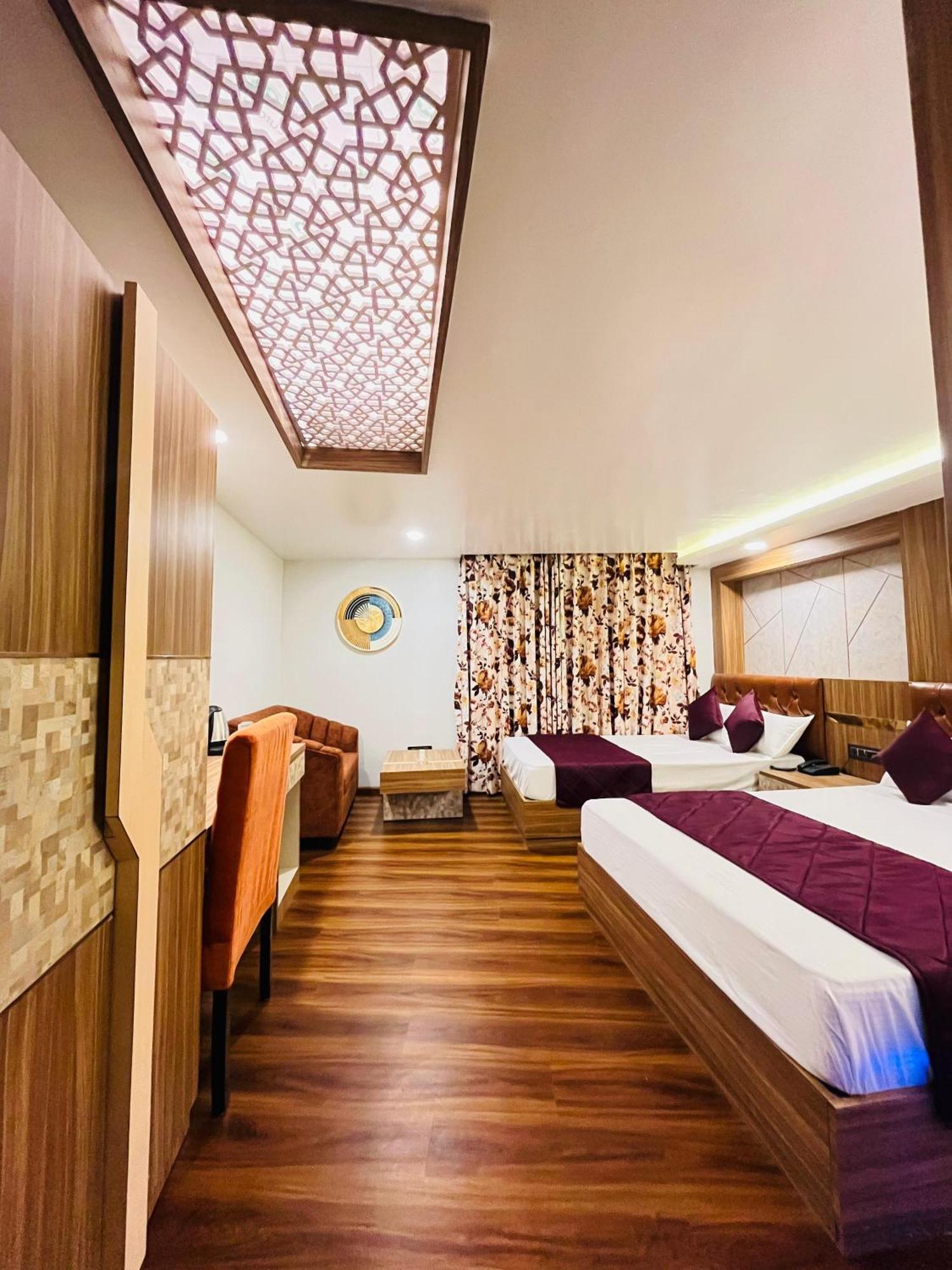 Luxury Stay At Hotel Broadway Boutique Mall Road Chowrasta Near Mahakal Temple دارجيلنغ المظهر الخارجي الصورة