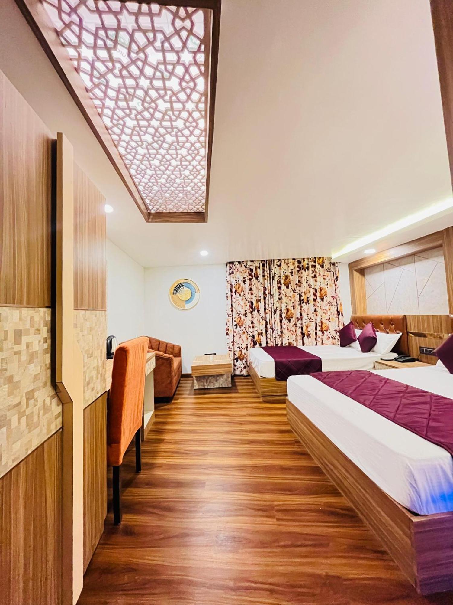 Luxury Stay At Hotel Broadway Boutique Mall Road Chowrasta Near Mahakal Temple دارجيلنغ المظهر الخارجي الصورة
