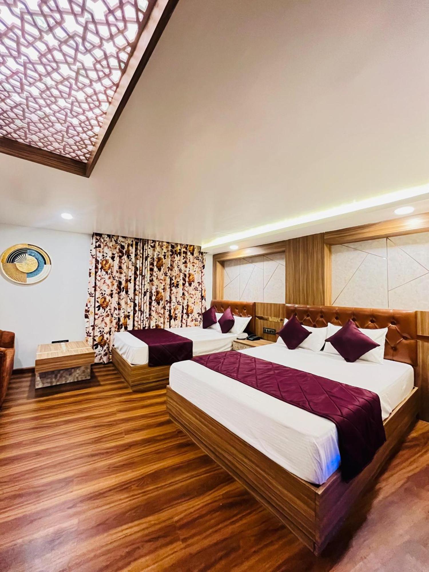 Luxury Stay At Hotel Broadway Boutique Mall Road Chowrasta Near Mahakal Temple دارجيلنغ المظهر الخارجي الصورة