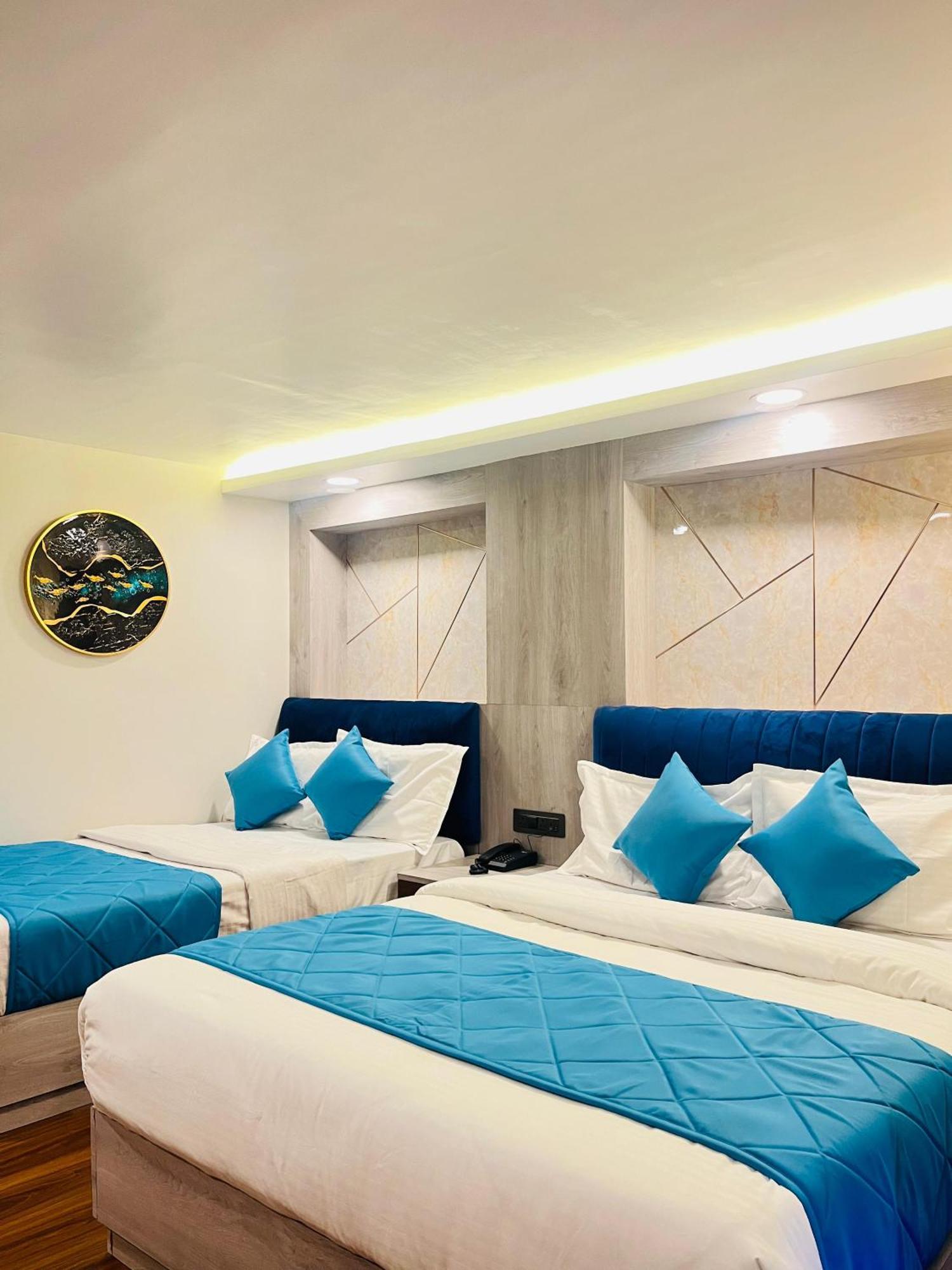 Luxury Stay At Hotel Broadway Boutique Mall Road Chowrasta Near Mahakal Temple دارجيلنغ المظهر الخارجي الصورة