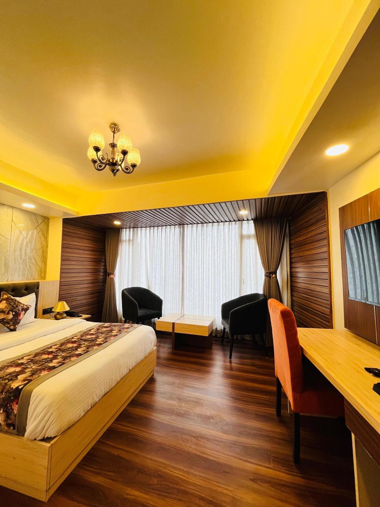 Luxury Stay At Hotel Broadway Boutique Mall Road Chowrasta Near Mahakal Temple دارجيلنغ المظهر الخارجي الصورة