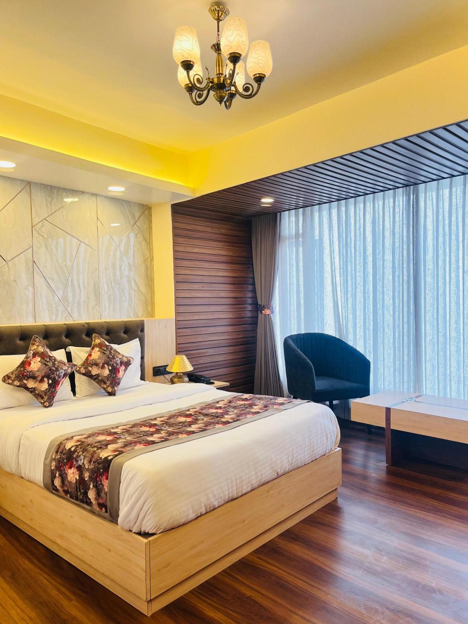 Luxury Stay At Hotel Broadway Boutique Mall Road Chowrasta Near Mahakal Temple دارجيلنغ المظهر الخارجي الصورة