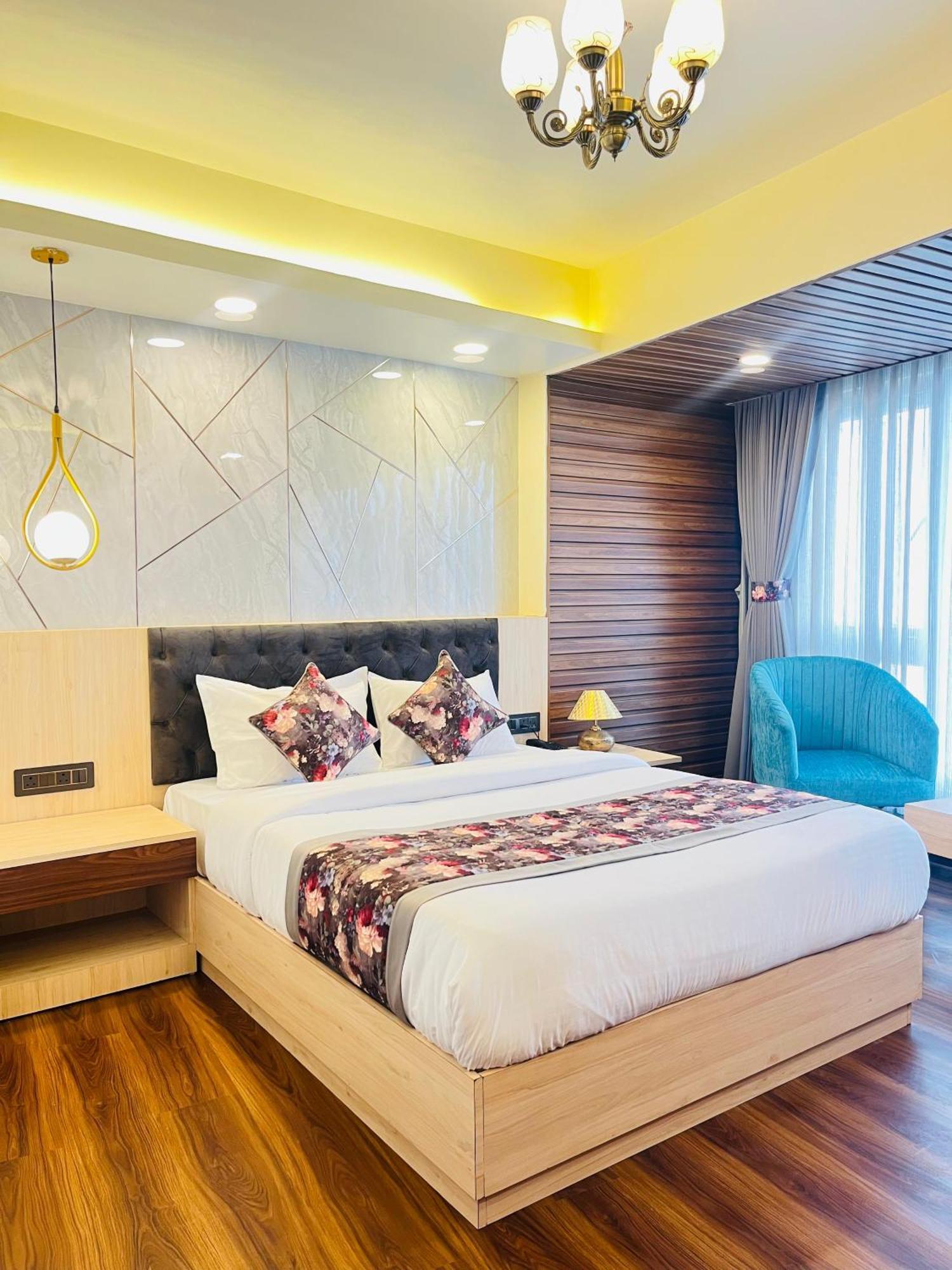 Luxury Stay At Hotel Broadway Boutique Mall Road Chowrasta Near Mahakal Temple دارجيلنغ المظهر الخارجي الصورة